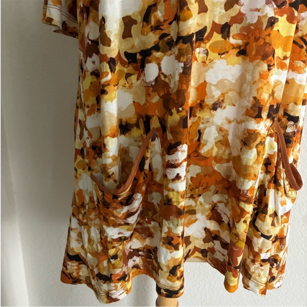 ❤️$10 LOGO tunic with pockets - Picture 3 of 5